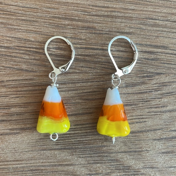HAND CRAFTED GLASS CANDY CORN EARRINGS Yellow Orange White - Picture 4 of 12